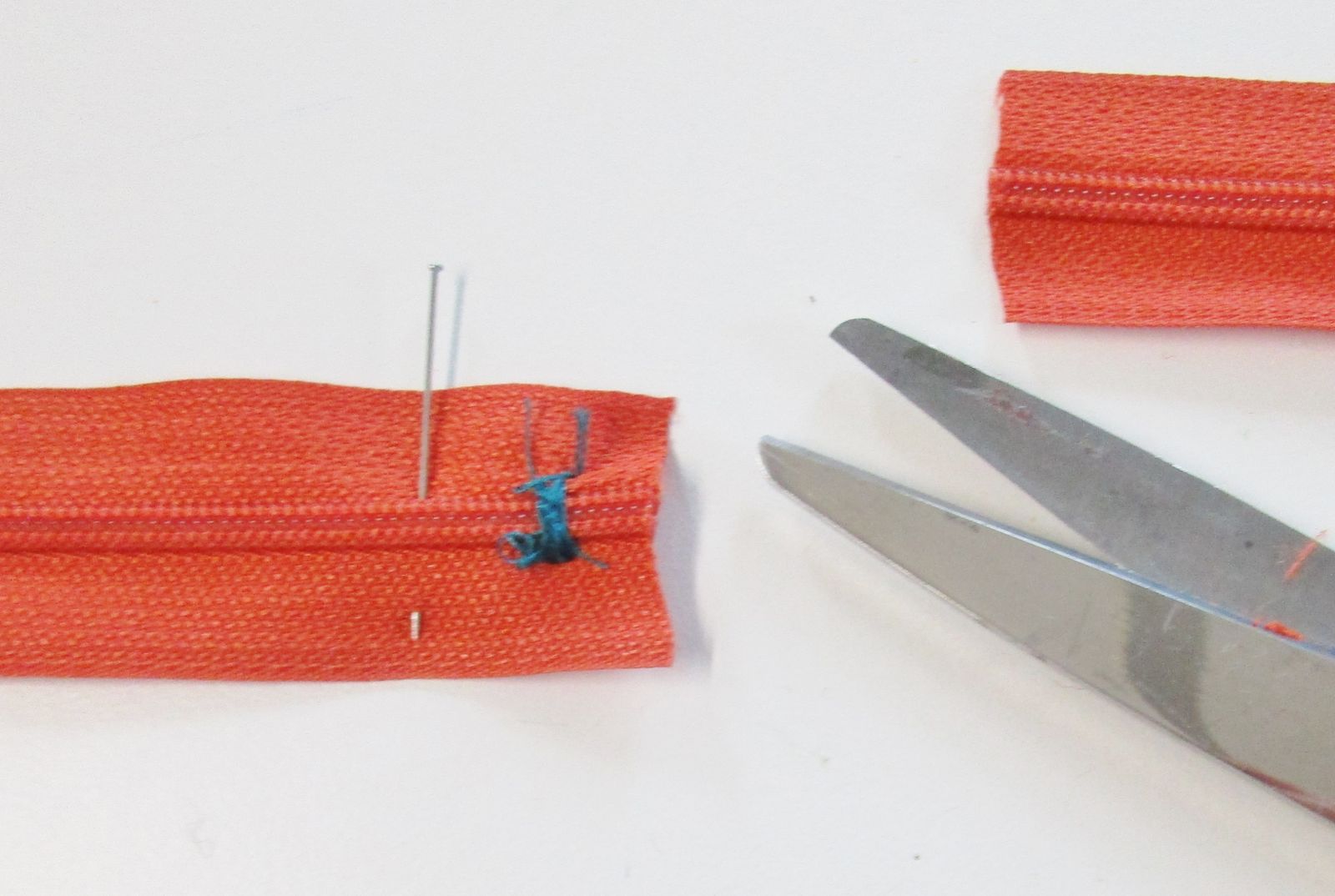 Blog-Inhaltsbild für 'Das Apfeltäschchen: Portemonnaie, Geldbörse oder Brustbeutel Versteckerlie, Nähanleitung mit Schnittmuster: Nähe dir einen Apfel aus Filz'