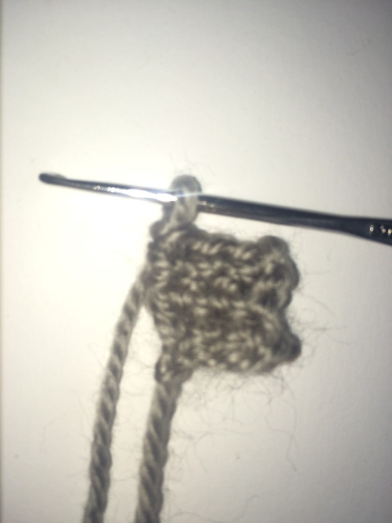 Blog-Inhaltsbild für 'Kostenlose Häkelanleitung - Taschenbaumler/Schlüsselanhänger Katze'