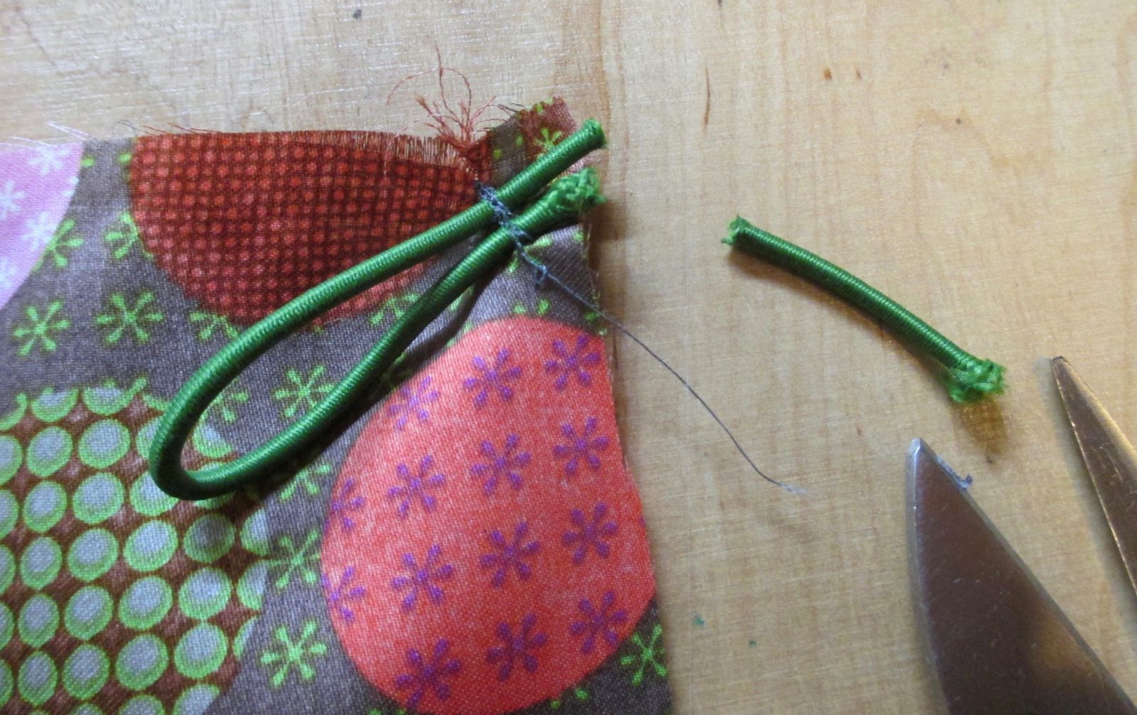 Blog-Inhaltsbild für 'Easy KNOPF*Schal auch zum Wenden - kostenlose Nähanleitung in 3 Größen für die ganze Familie von firstloungeberlin'