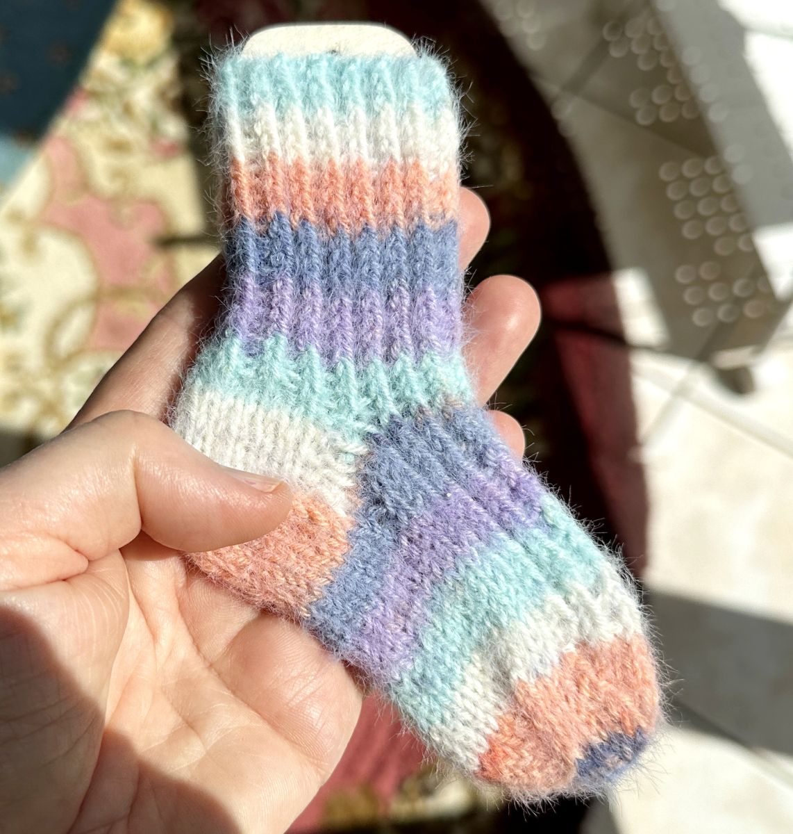 Blog-Inhaltsbild für 'Kuschelweiche Flauschsocken stricken'