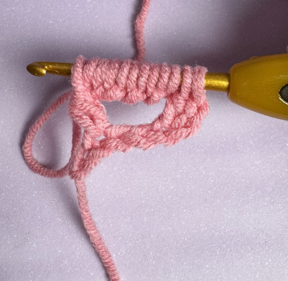 Blog-Inhaltsbild für 'Kuschelige Eulen-Wärmflasche häkeln'