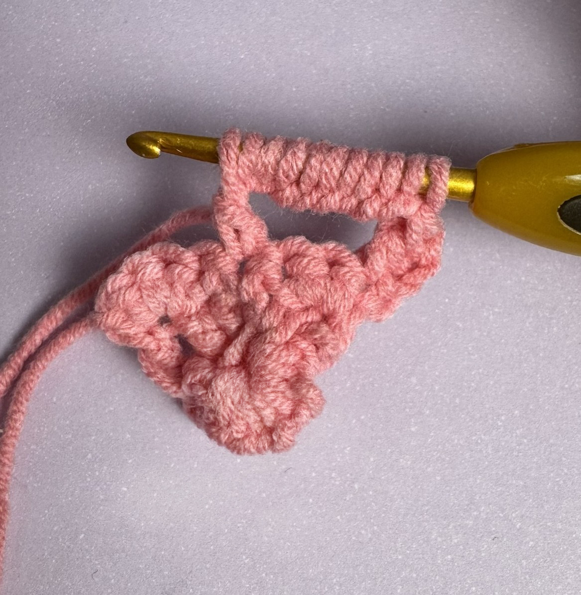 Blog-Inhaltsbild für 'Kuschelige Eulen-Wärmflasche häkeln'