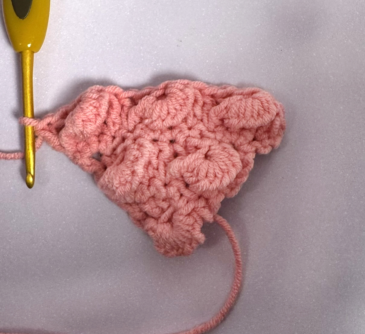 Blog-Inhaltsbild für 'Kuschelige Eulen-Wärmflasche häkeln'