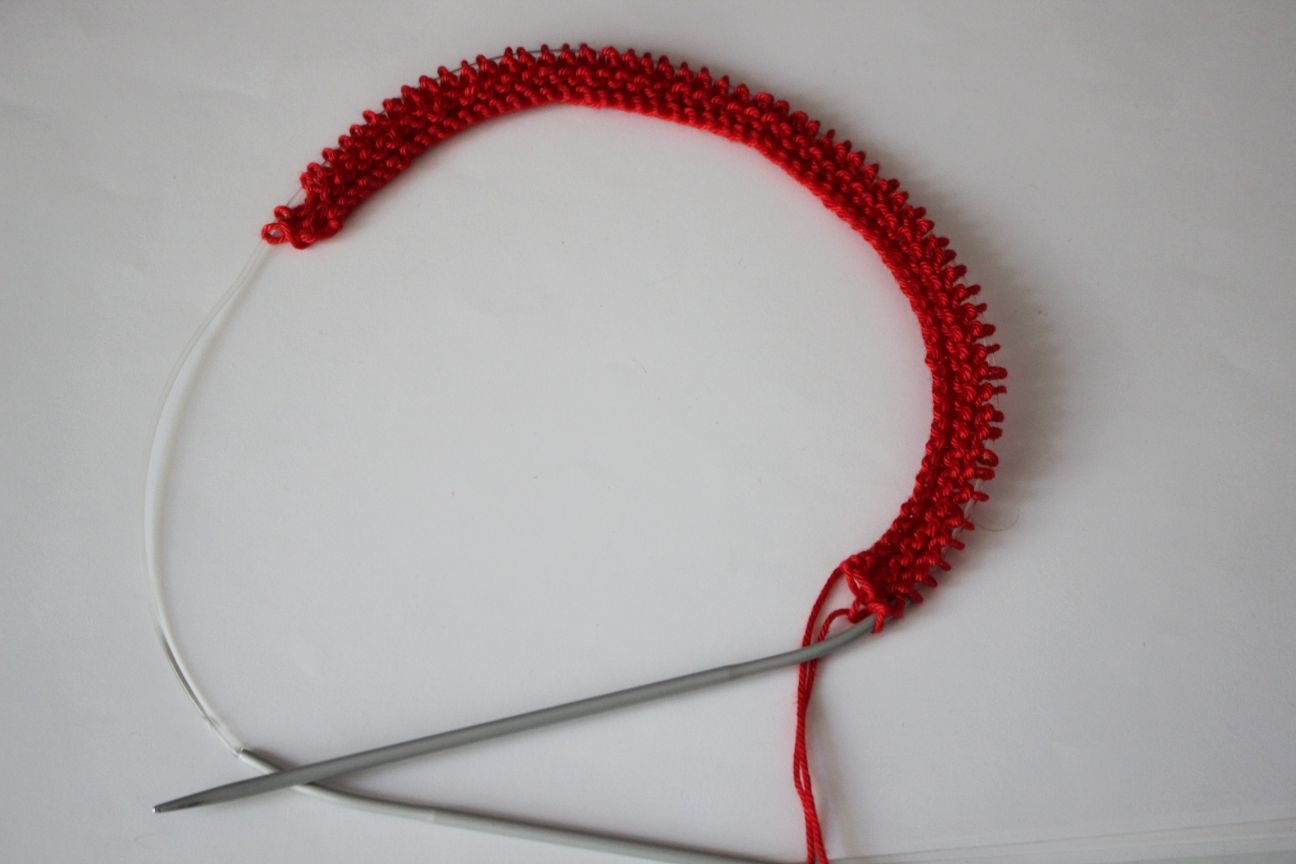 Blog-Inhaltsbild für 'Kostenlose Anleitung: Niedliche Puppenkleidchen stricken'