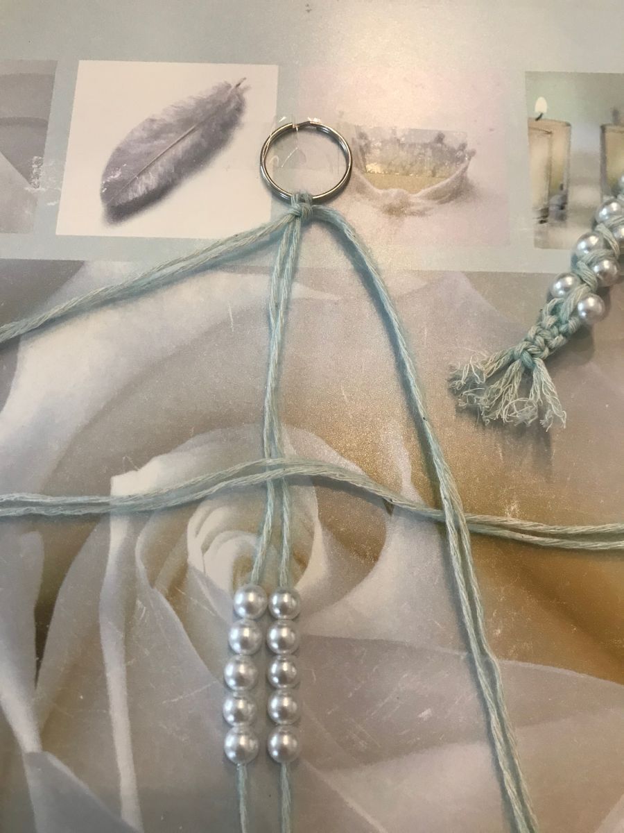 Blog-Inhaltsbild für 'Taschenbaumler Pearl knüpfen / Schlüsselanhänger'