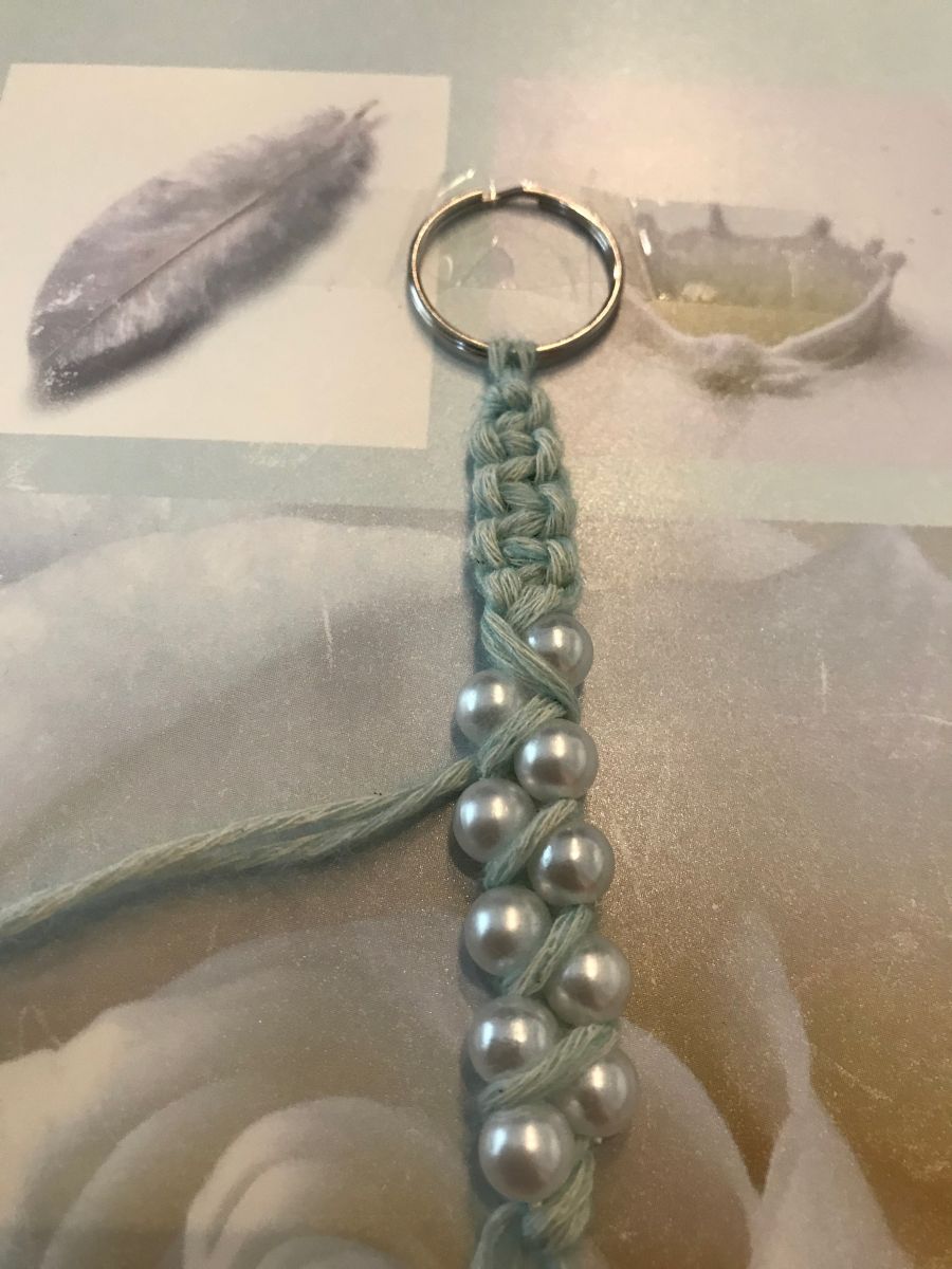 Blog-Inhaltsbild für 'Taschenbaumler Pearl knüpfen / Schlüsselanhänger'