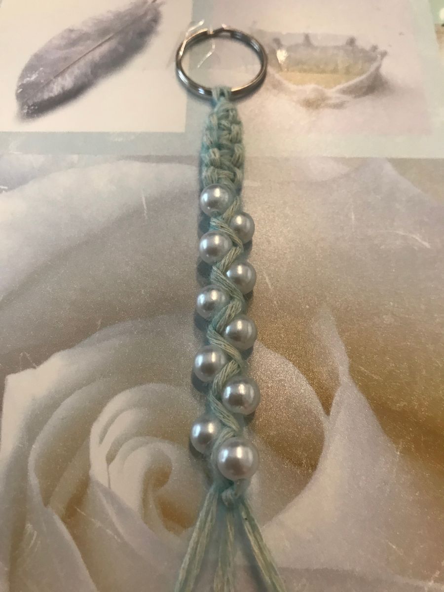 Blog-Inhaltsbild für 'Taschenbaumler Pearl knüpfen / Schlüsselanhänger'