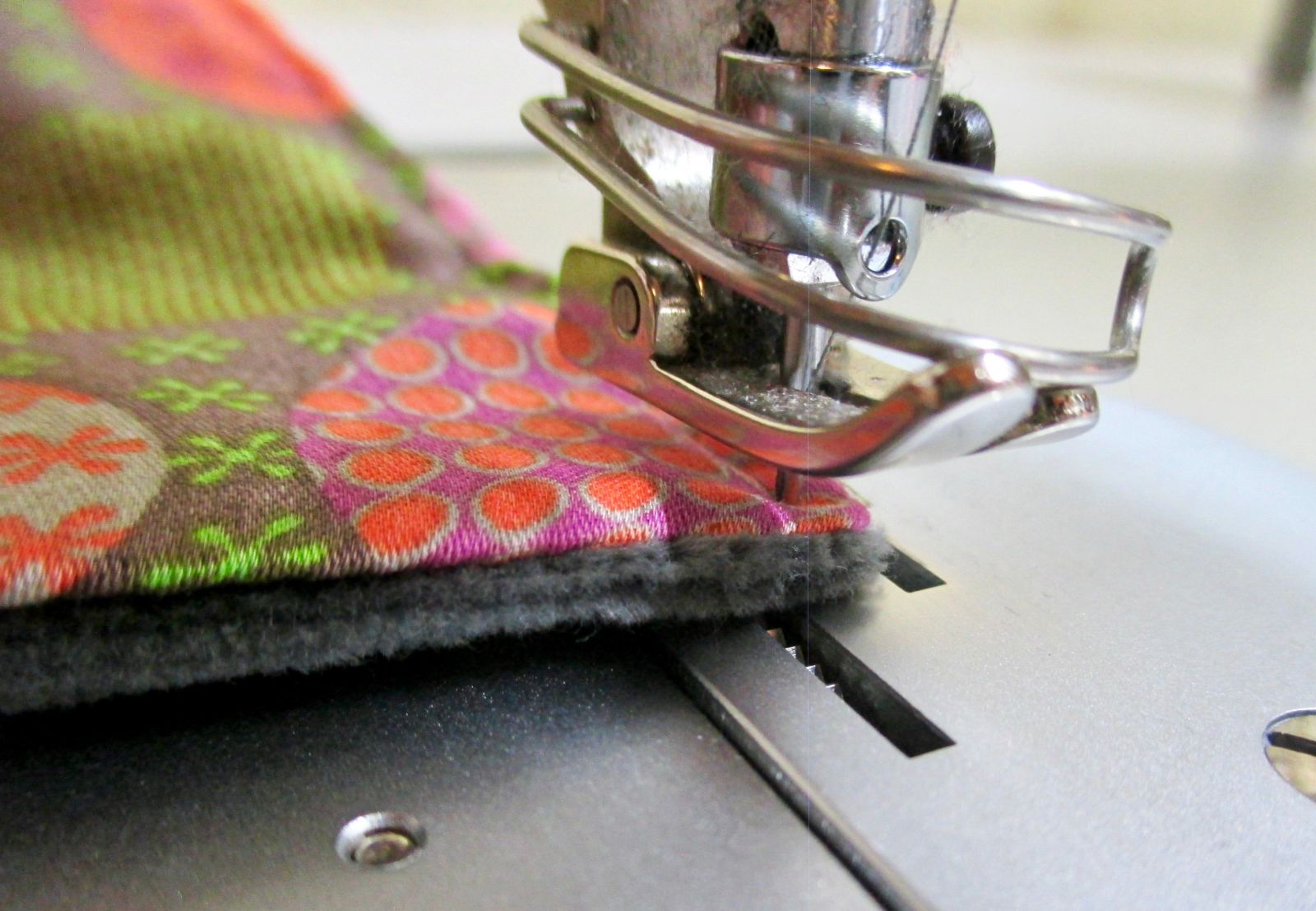 Blog-Inhaltsbild für 'Easy KNOPF*Schal auch zum Wenden - kostenlose Nähanleitung in 3 Größen für die ganze Familie von firstloungeberlin'