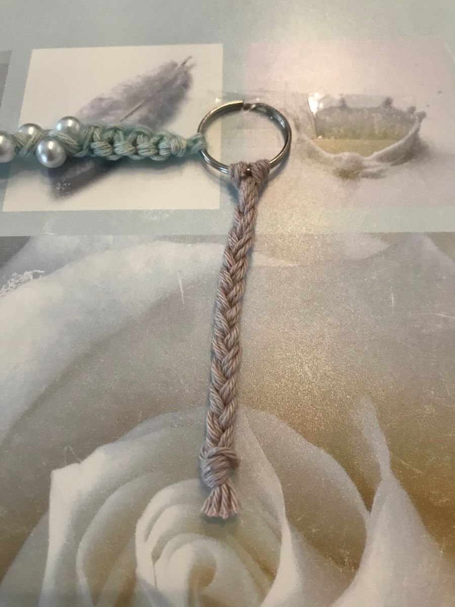 Blog-Inhaltsbild für 'Taschenbaumler Pearl knüpfen / Schlüsselanhänger'