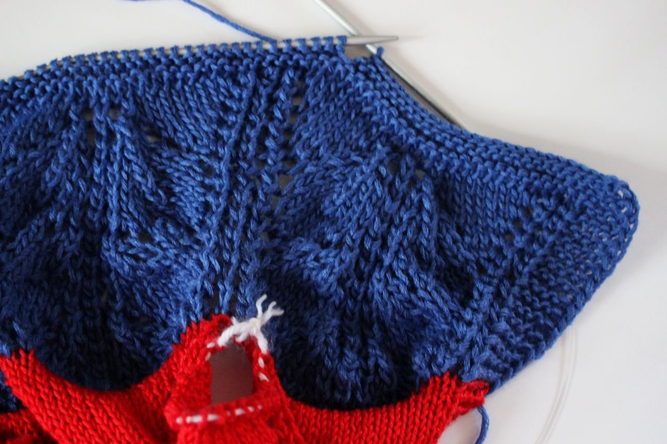 Blog-Inhaltsbild für 'Kostenlose Anleitung: Niedliche Puppenkleidchen stricken'