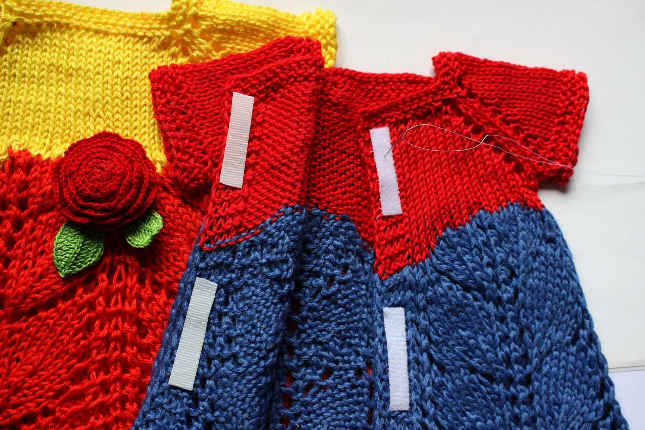 Blog-Inhaltsbild für 'Kostenlose Anleitung: Niedliche Puppenkleidchen stricken'