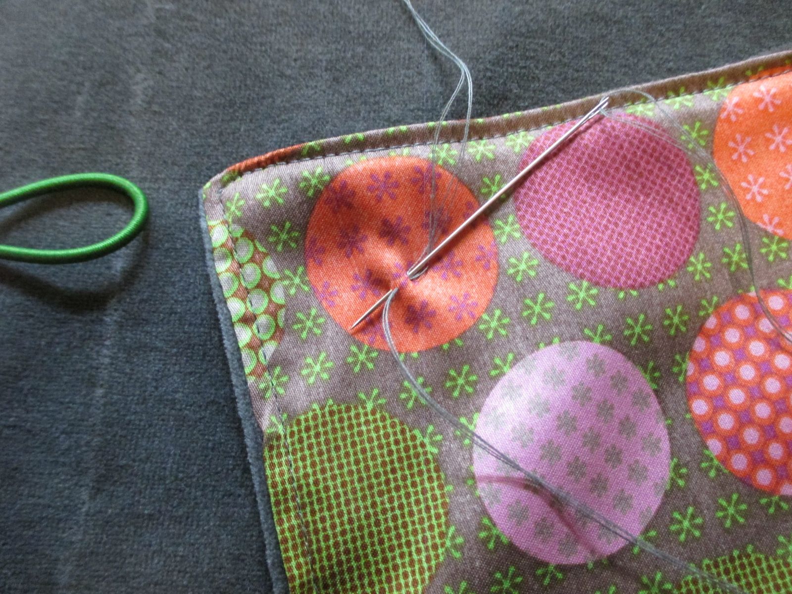 Blog-Inhaltsbild für 'Easy KNOPF*Schal auch zum Wenden - kostenlose Nähanleitung in 3 Größen für die ganze Familie von firstloungeberlin'