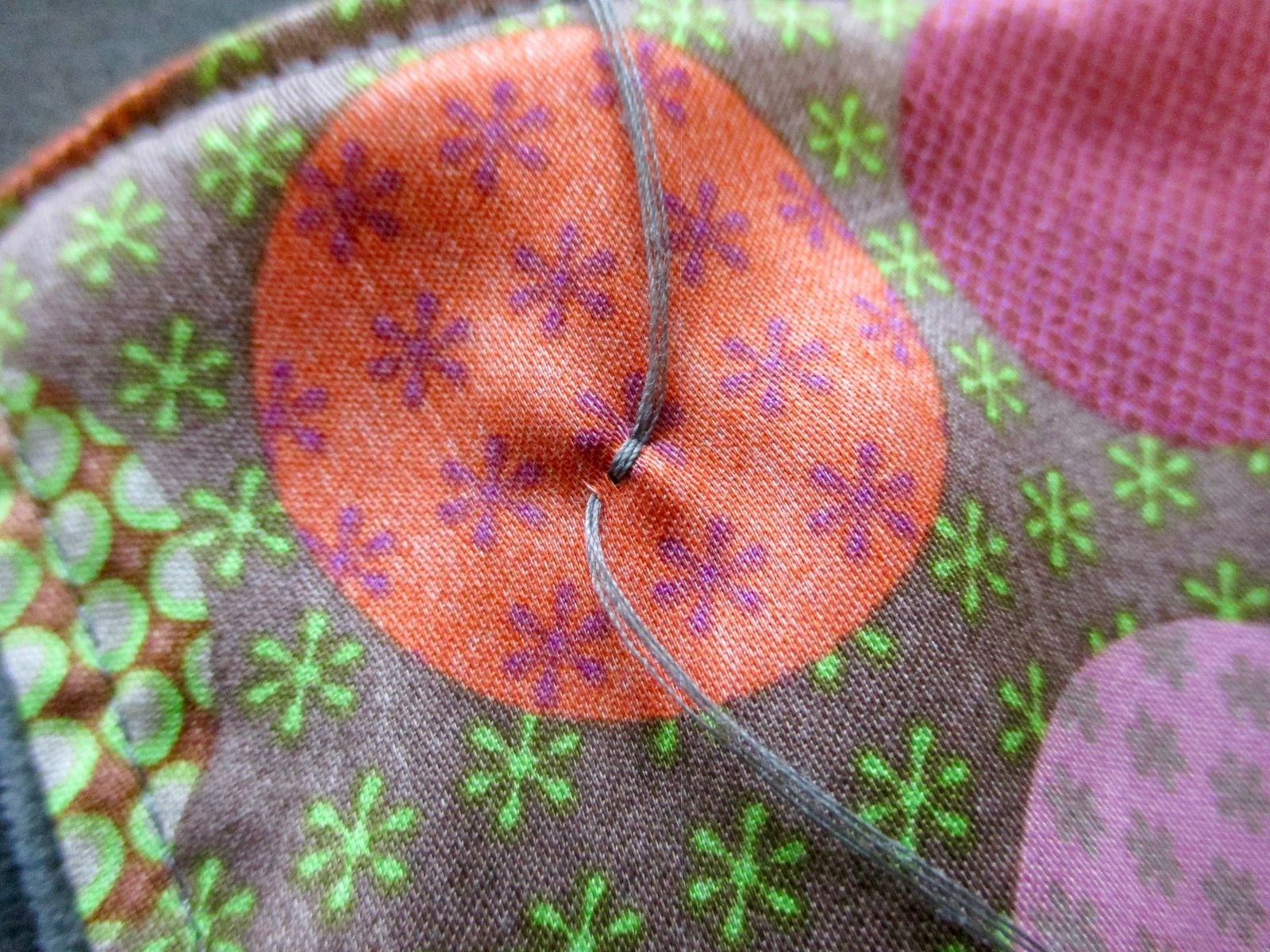 Blog-Inhaltsbild für 'Easy KNOPF*Schal auch zum Wenden - kostenlose Nähanleitung in 3 Größen für die ganze Familie von firstloungeberlin'