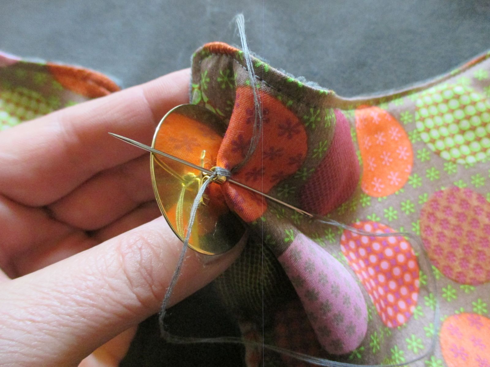 Blog-Inhaltsbild für 'Easy KNOPF*Schal auch zum Wenden - kostenlose Nähanleitung in 3 Größen für die ganze Familie von firstloungeberlin'