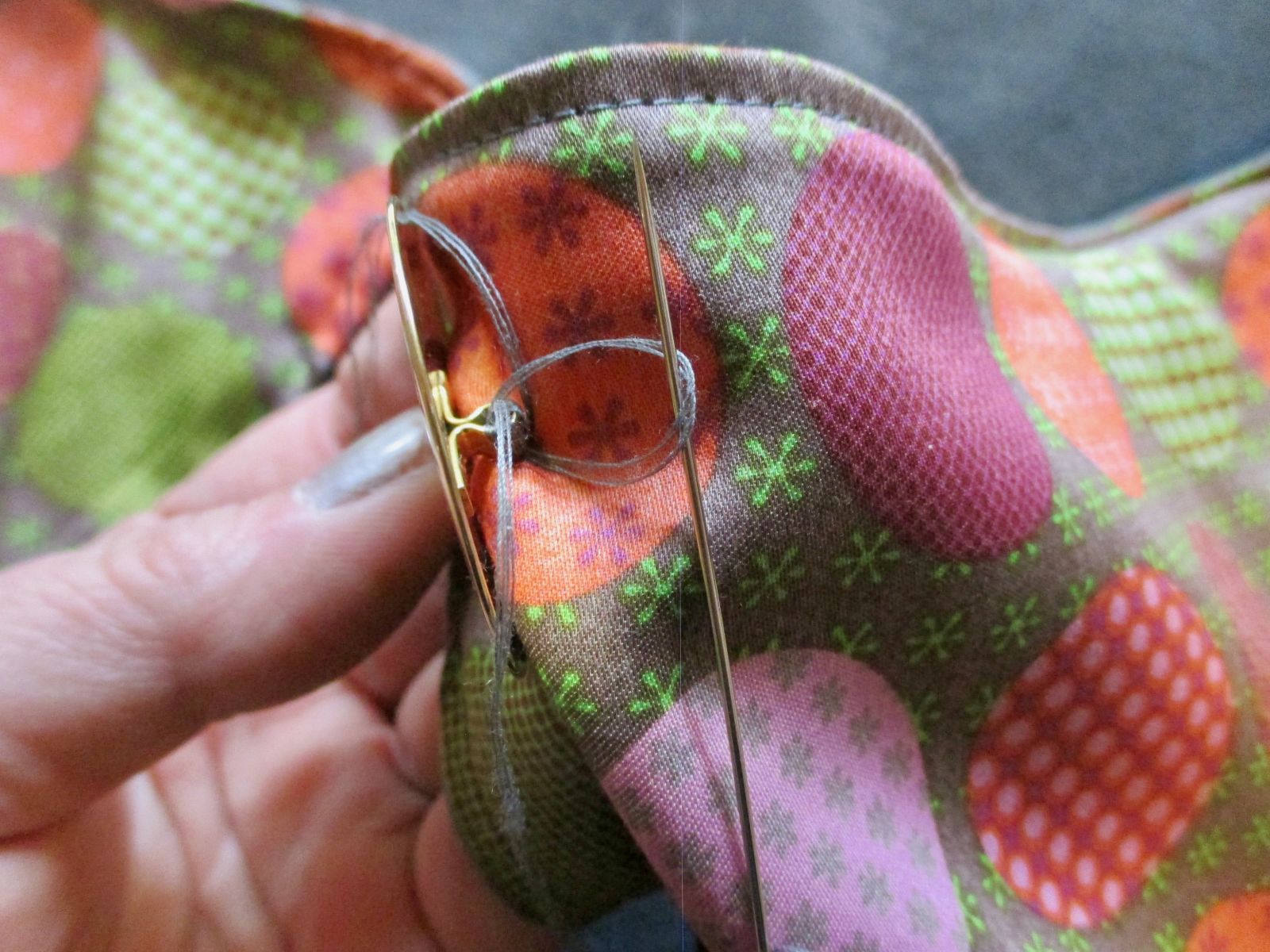 Blog-Inhaltsbild für 'Easy KNOPF*Schal auch zum Wenden - kostenlose Nähanleitung in 3 Größen für die ganze Familie von firstloungeberlin'