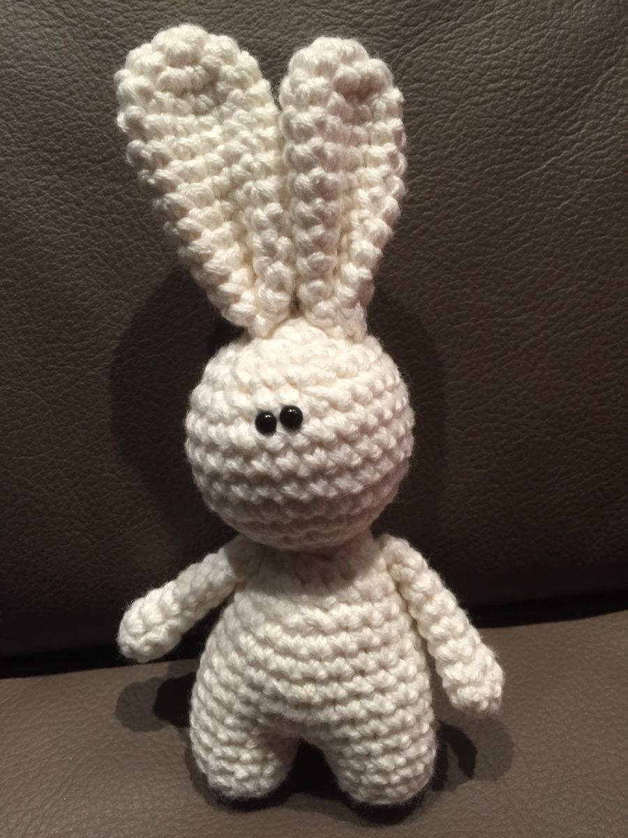 Blog-Inhaltsbild für 'Kostenlose Häkelanleitung Häschen Hedy anfängerfreundlich'