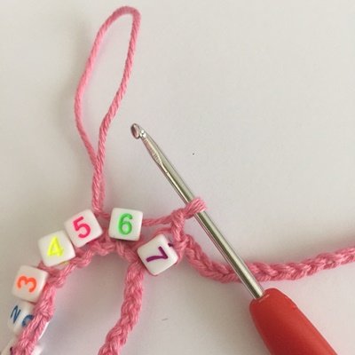 Blog-Inhaltsbild für 'Notfallarmband mit Telefonnummer häkeln'