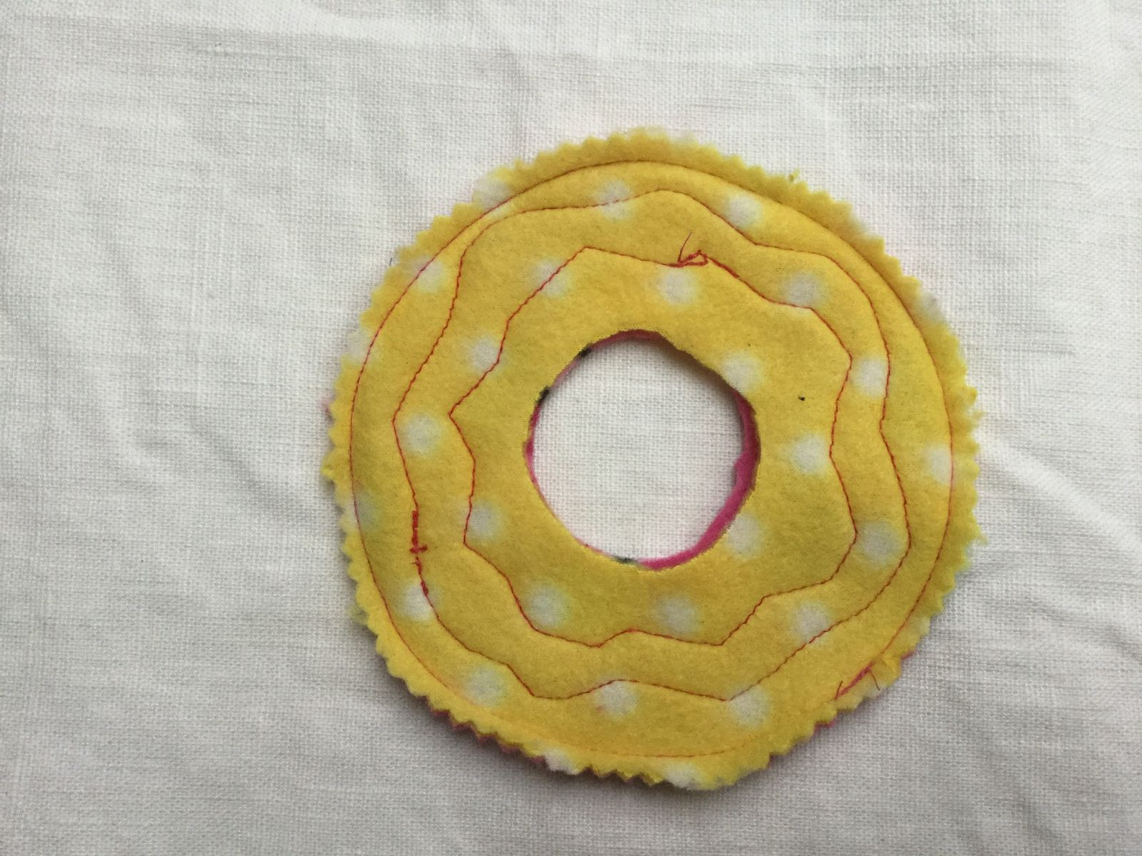 Blog-Inhaltsbild für 'Kostenlose Nähanleitung Donut für Kaufmannsladen, Kinderküche oder als Nadelkissen'