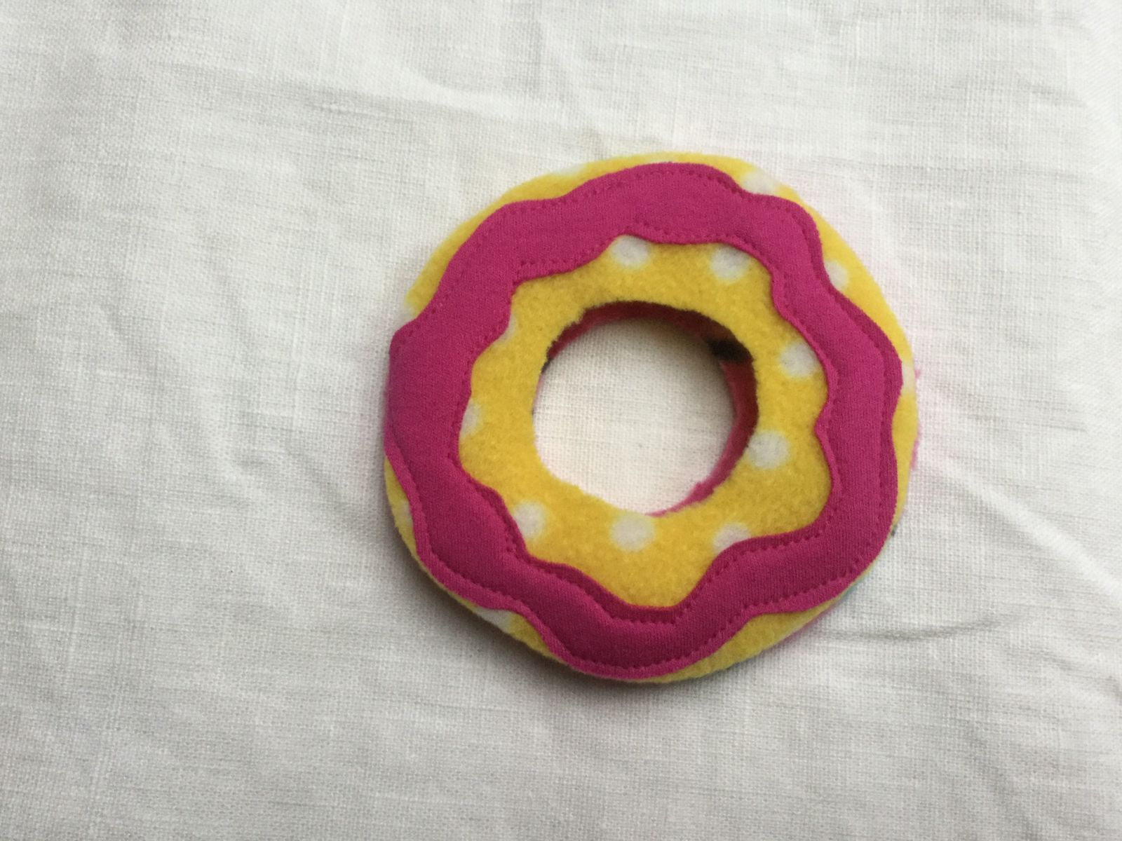 Blog-Inhaltsbild für 'Kostenlose Nähanleitung Donut für Kaufmannsladen, Kinderküche oder als Nadelkissen'