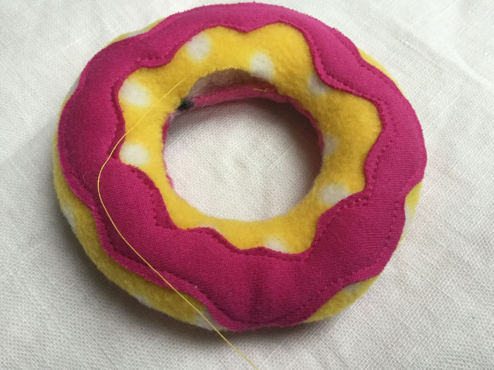 Blog-Inhaltsbild für 'Kostenlose Nähanleitung Donut für Kaufmannsladen, Kinderküche oder als Nadelkissen'
