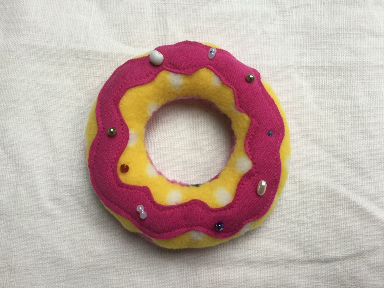 Blog-Inhaltsbild für 'Kostenlose Nähanleitung Donut für Kaufmannsladen, Kinderküche oder als Nadelkissen'