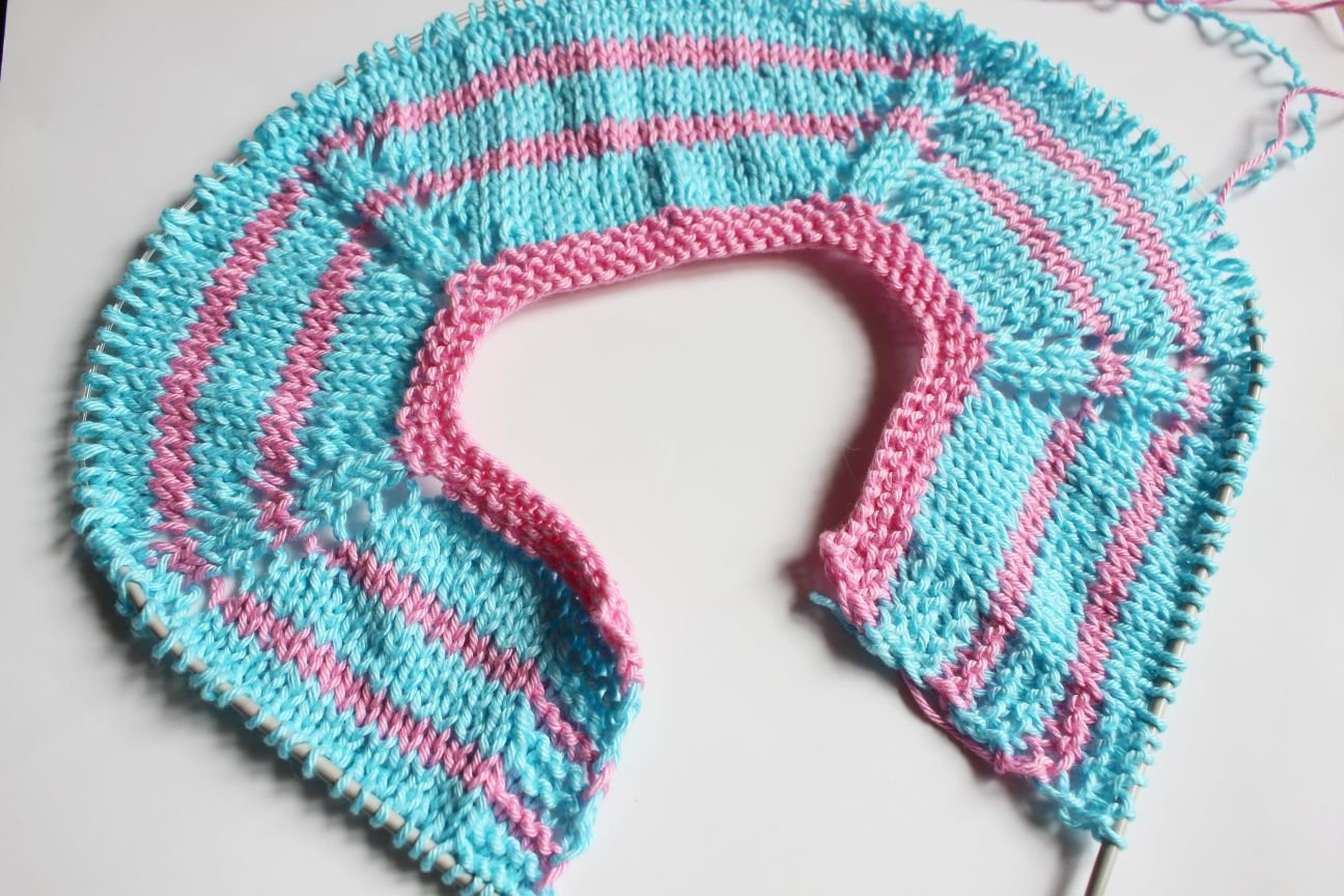 Blog-Inhaltsbild für 'Kostenlose Strickanleitung für Puppen Overall'