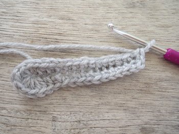 Blog-Inhaltsbild für 'Kostenlose Häkelanleitung für Babyschuhe Slipper mit Schleife - die Anleitung ist sehr ausführlich also auch für Anfänger gestaltet'