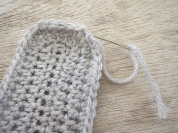 Blog-Inhaltsbild für 'Kostenlose Häkelanleitung für Babyschuhe Slipper mit Schleife - die Anleitung ist sehr ausführlich also auch für Anfänger gestaltet'