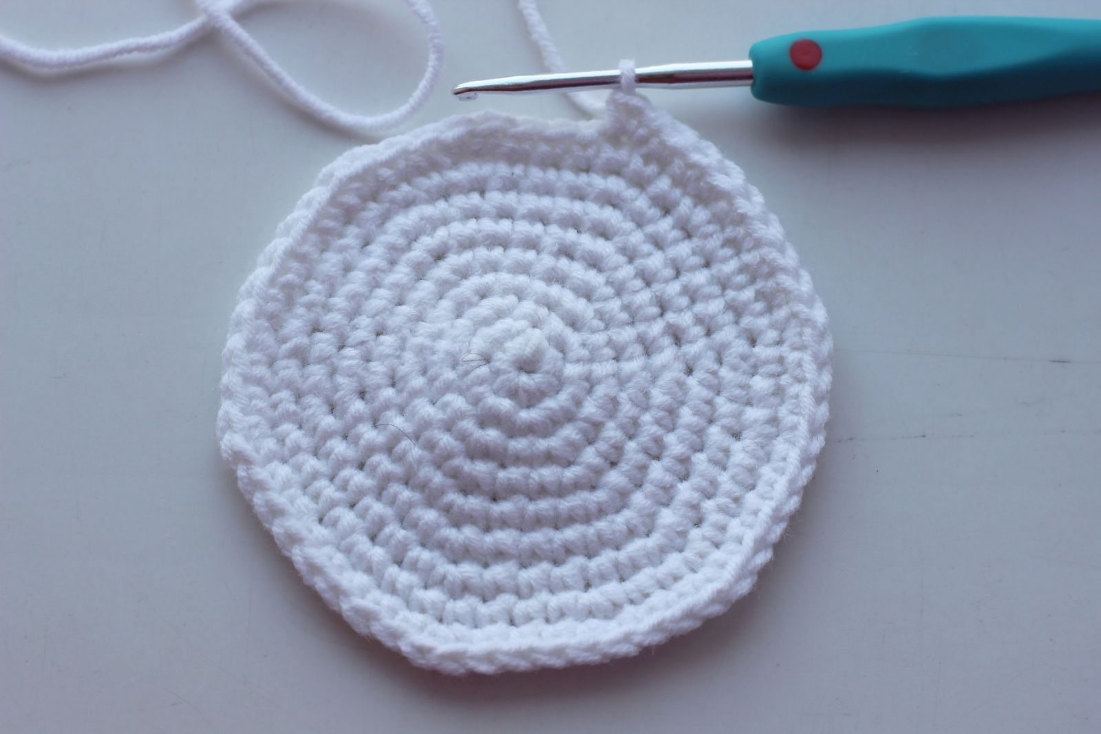 Blog-Inhaltsbild für 'Tasche häkeln. Kostenlose Häkelanleitung für die Puppentasche Schaf'