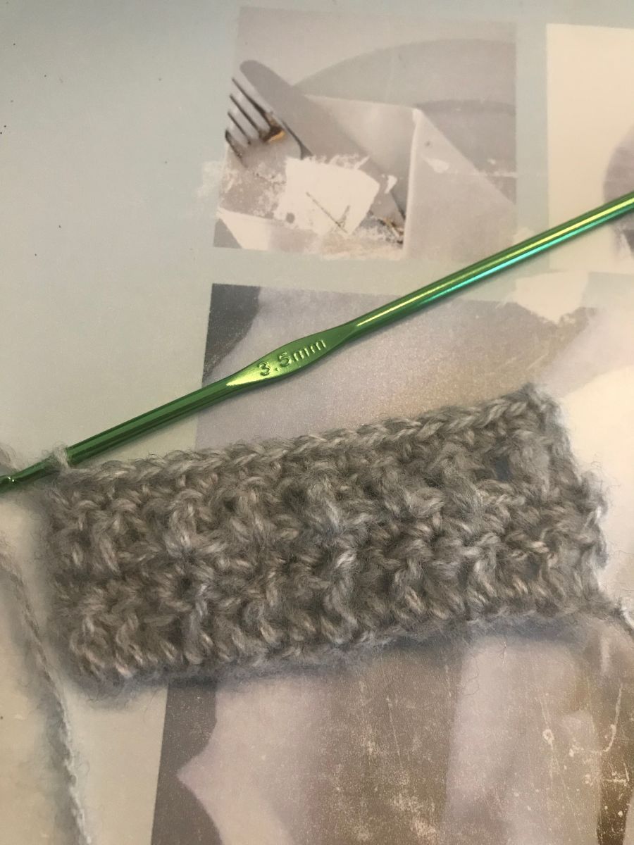 Blog-Inhaltsbild für 'Stirnband häkeln mit selbstgemachter Satinblüte *1'