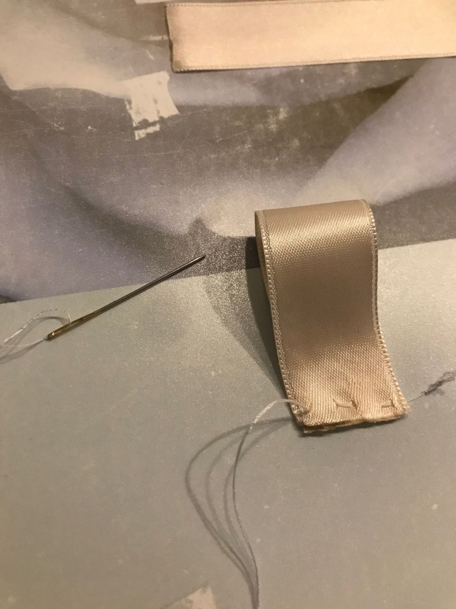 Blog-Inhaltsbild für 'Stirnband häkeln mit selbstgemachter Satinblüte *1'