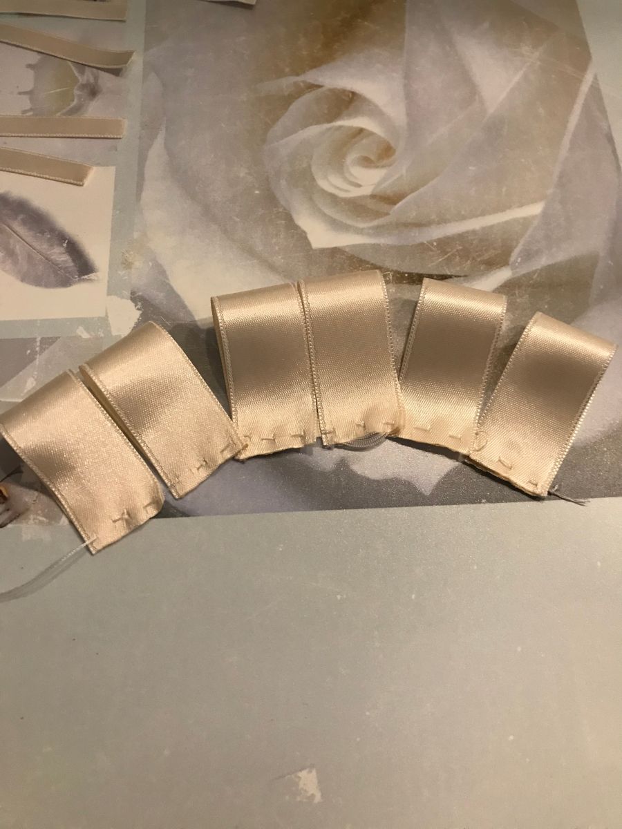 Blog-Inhaltsbild für 'Stirnband häkeln mit selbstgemachter Satinblüte *1'