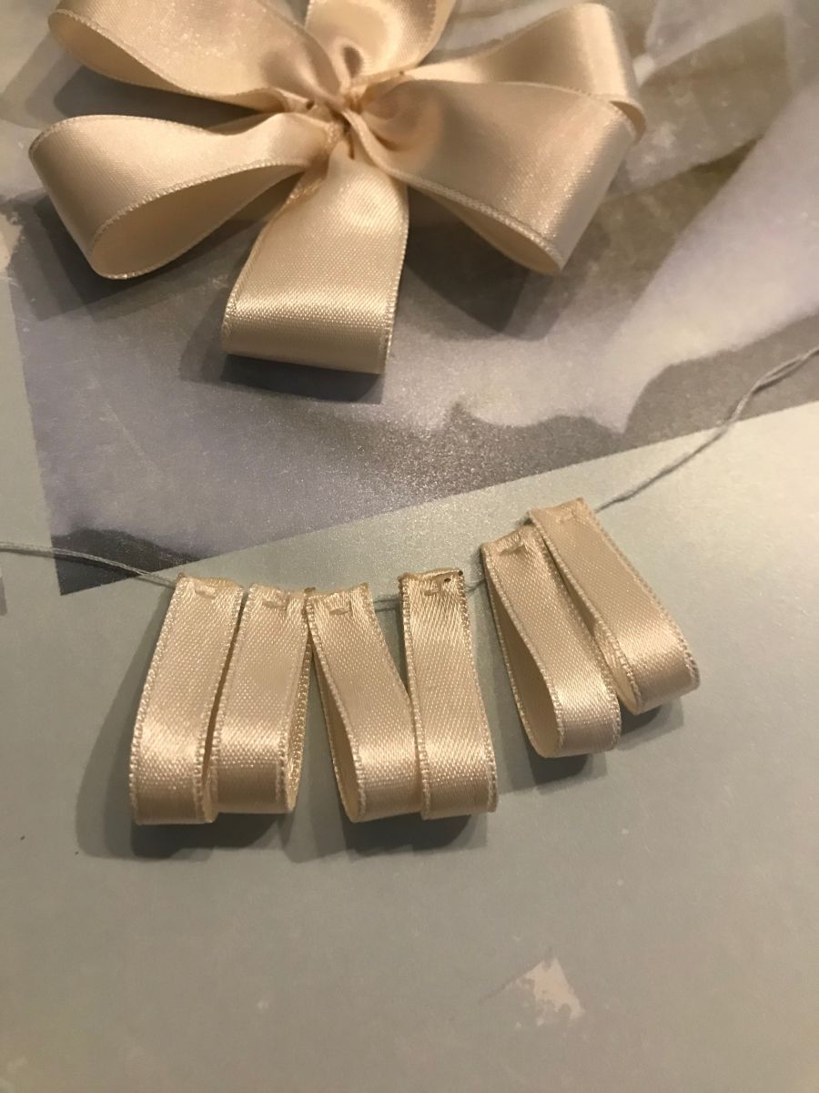 Blog-Inhaltsbild für 'Stirnband häkeln mit selbstgemachter Satinblüte *1'