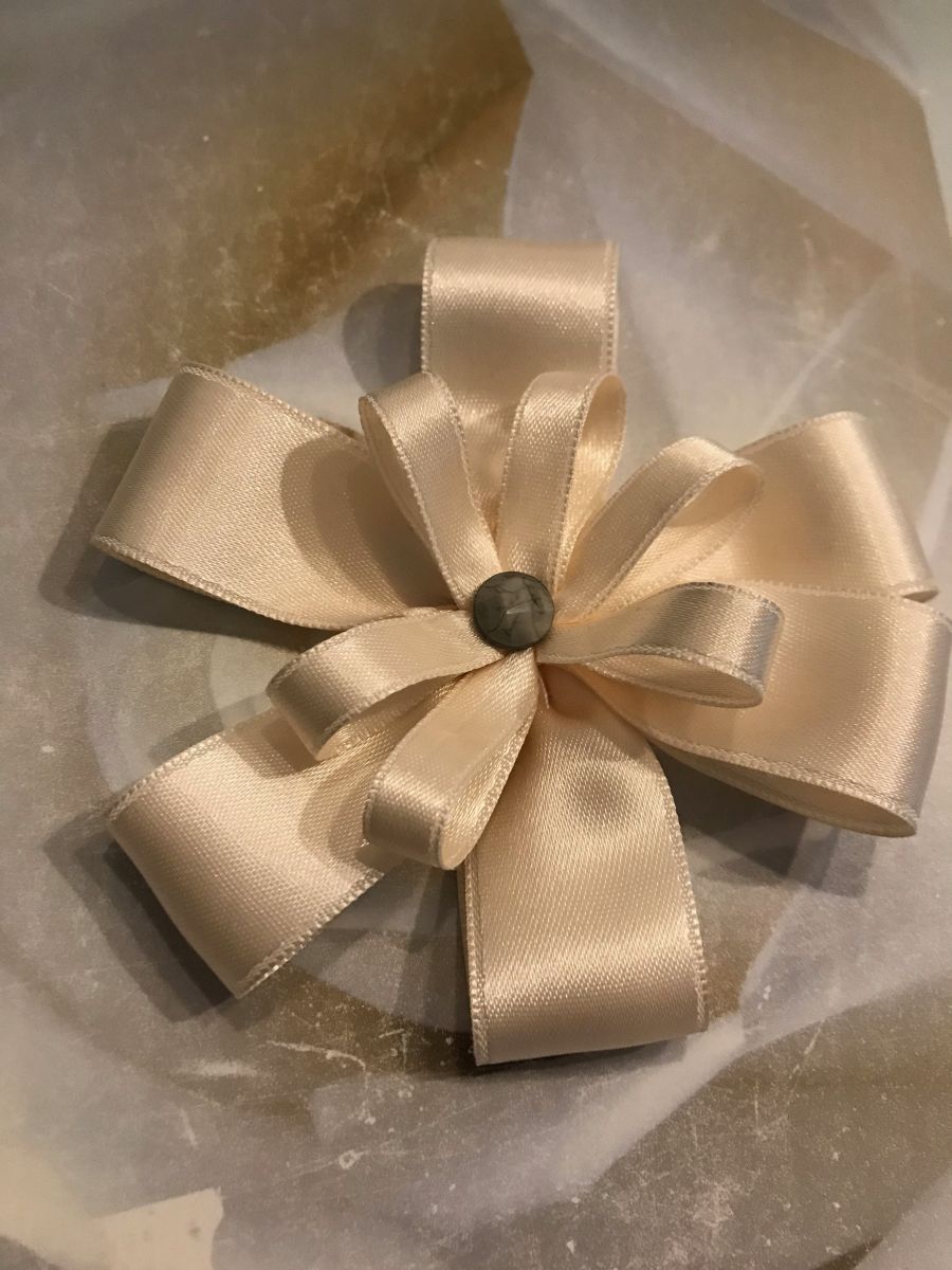 Blog-Inhaltsbild für 'Stirnband häkeln mit selbstgemachter Satinblüte *1'