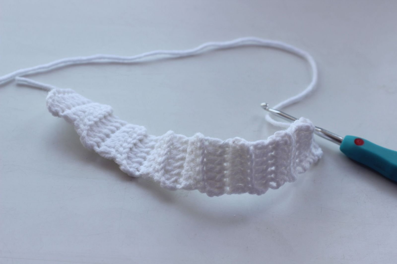 Blog-Inhaltsbild für 'Tasche häkeln. Kostenlose Häkelanleitung für die Puppentasche Schaf'