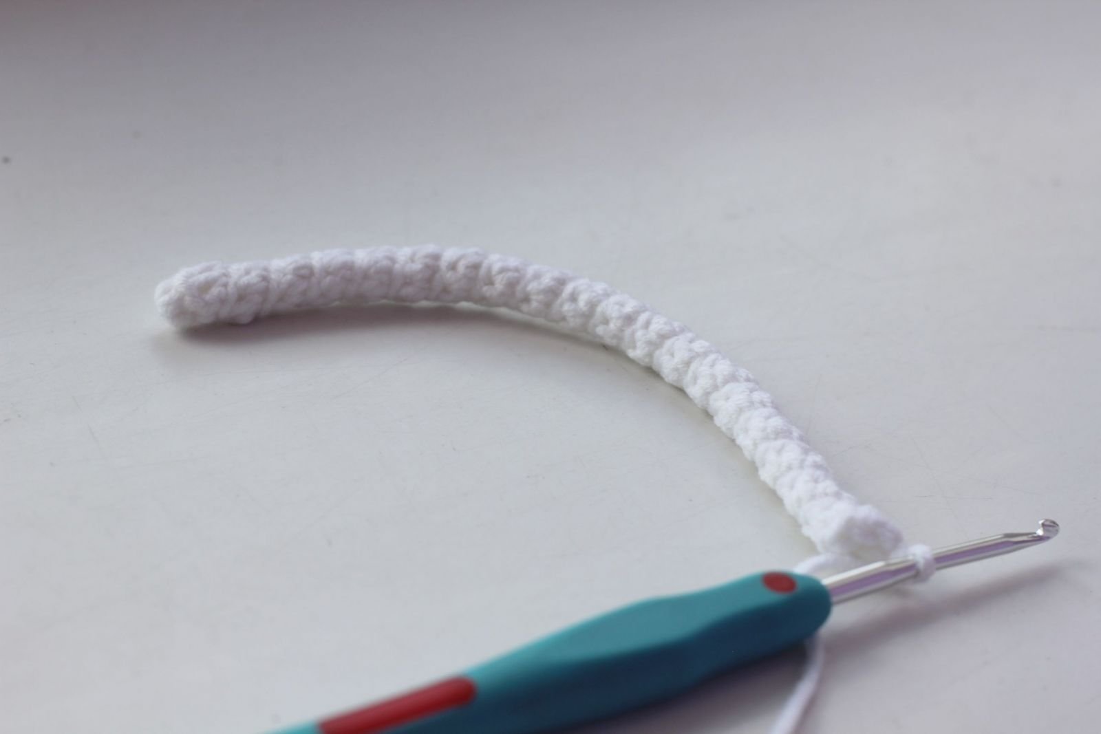 Blog-Inhaltsbild für 'Tasche häkeln. Kostenlose Häkelanleitung für die Puppentasche Schaf'