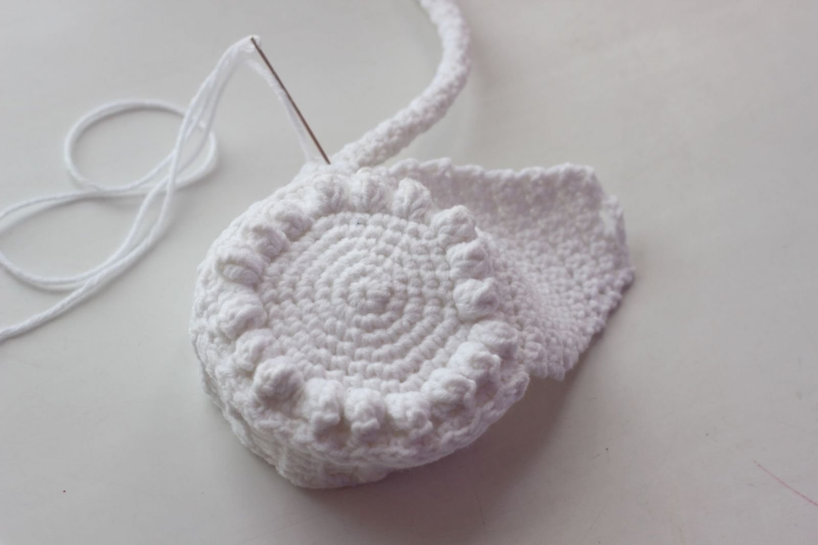 Blog-Inhaltsbild für 'Tasche häkeln. Kostenlose Häkelanleitung für die Puppentasche Schaf'