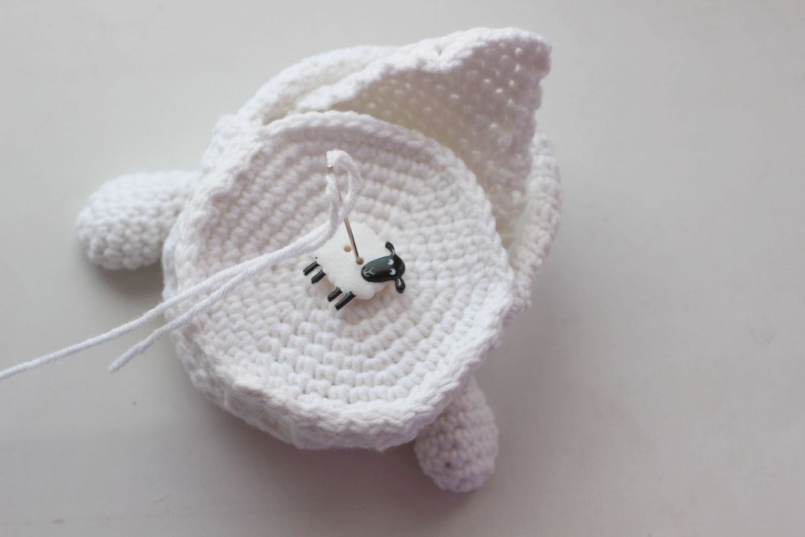 Blog-Inhaltsbild für 'Tasche häkeln. Kostenlose Häkelanleitung für die Puppentasche Schaf'