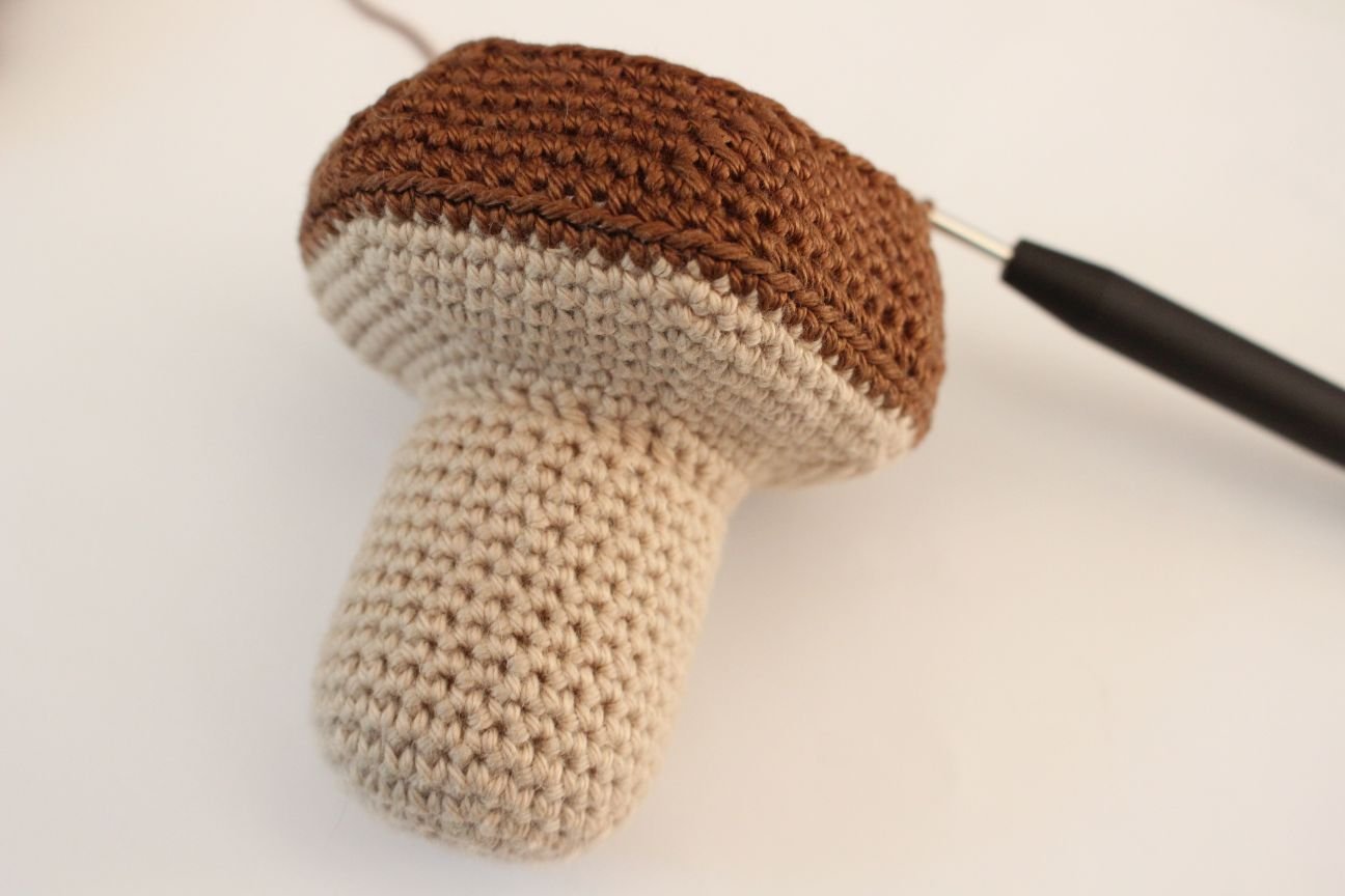 Blog-Inhaltsbild für 'Ü-Ei Pilz Häkelanleitung'