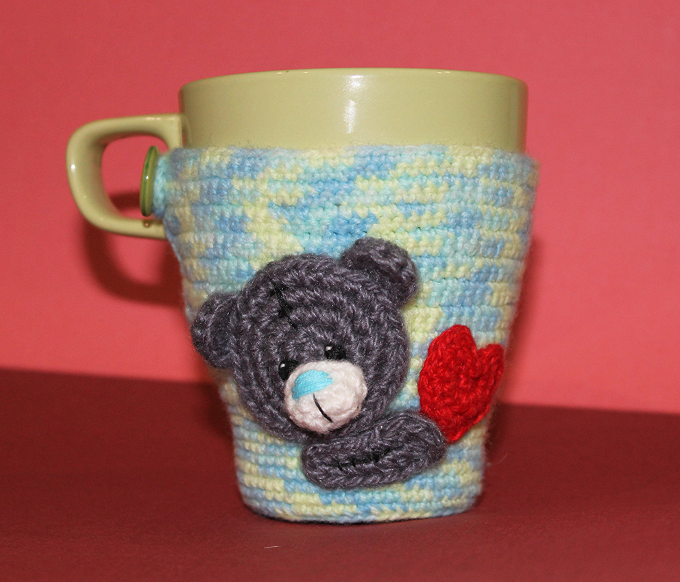 Blog-Inhaltsbild für 'Gehäkelter Tassenwärmer mit Teddybären'