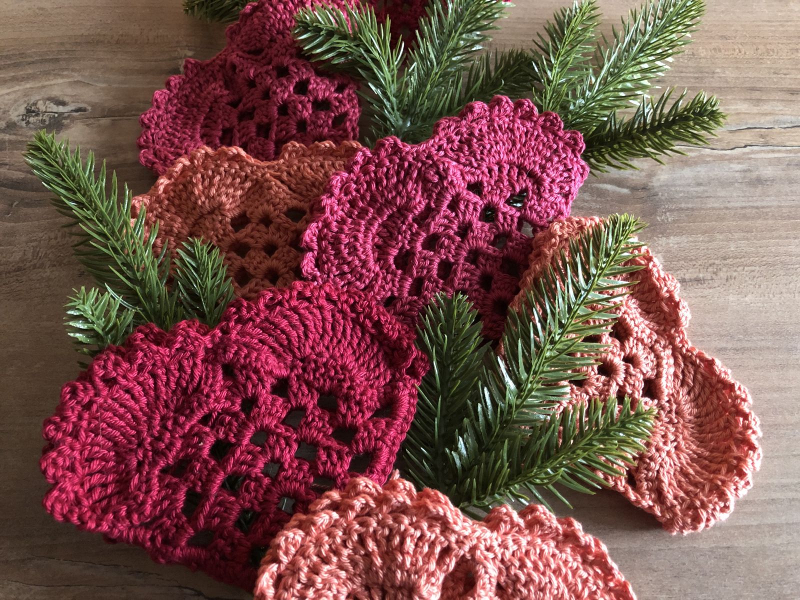 Blog-Inhaltsbild für 'Warum selbstgemachte Geschenke mehr Liebe enthalten - einen Adventskalender voller Liebe häkeln'