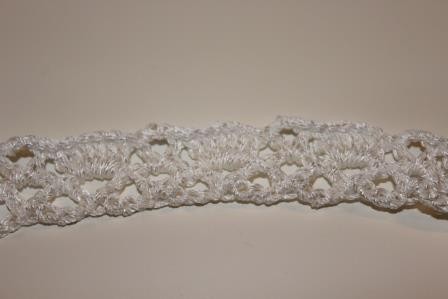 Blog-Inhaltsbild für 'Gratis Häkelanleitung für ein Brautarmband mit Perlen verziert in Spitzenoptik'