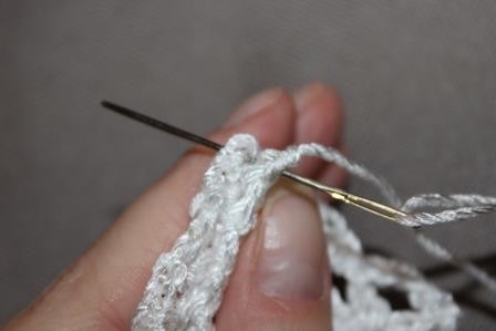 Blog-Inhaltsbild für 'Gratis Häkelanleitung für ein Brautarmband mit Perlen verziert in Spitzenoptik'