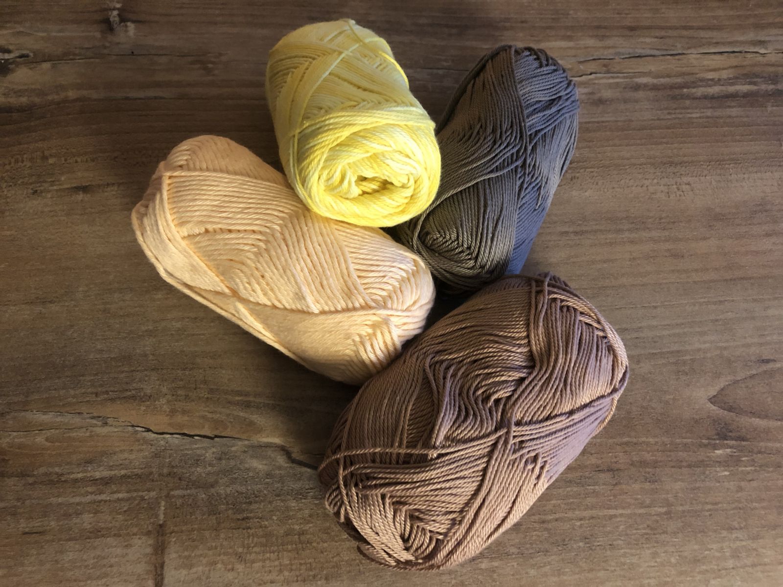 Blog content image for 'The right yarn for babies - crochet baby scarves'