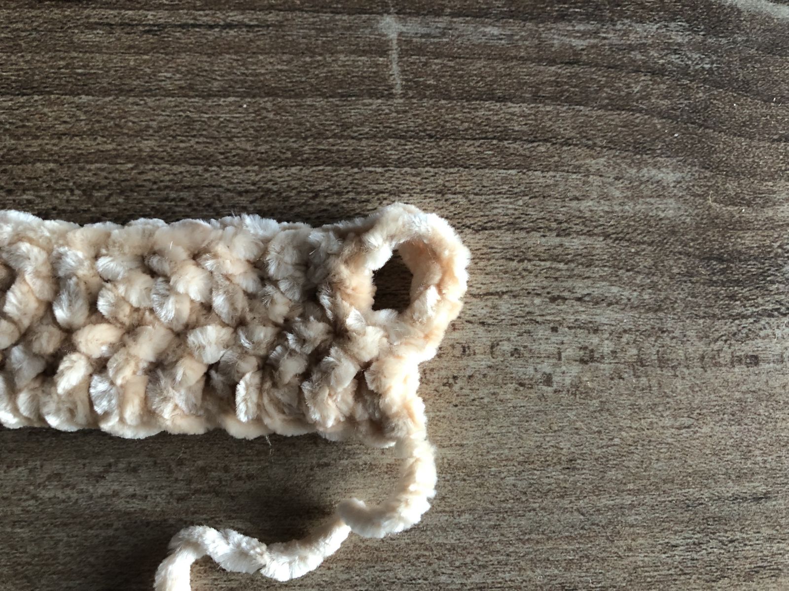 Blog-Inhaltsbild für 'Das richtige Garn für Babys - Babyschal häkeln'