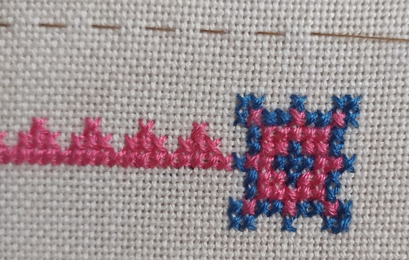 Blog-Inhaltsbild für 'Freebie - Kreuzstich Pauline auf der Hühner-Farm'