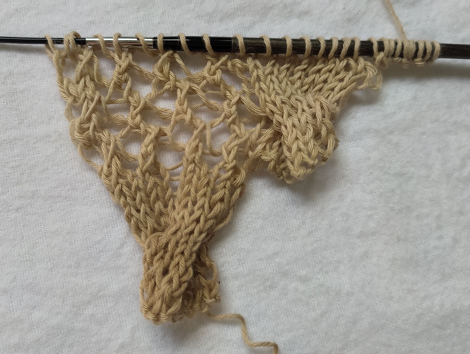 Blog-Inhaltsbild für 'Strickanleitung Sommerschal Klein und Leicht -'