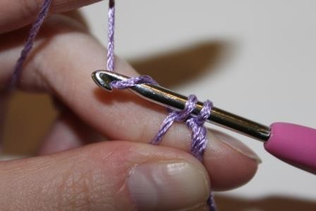 Blog-Inhaltsbild für 'Gratis Häkelanleitung für einen Mini-Handtaschenbeutel als Schlüsselanhänger'