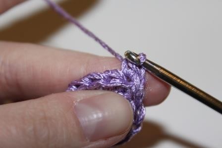 Blog-Inhaltsbild für 'Gratis Häkelanleitung für einen Mini-Handtaschenbeutel als Schlüsselanhänger'