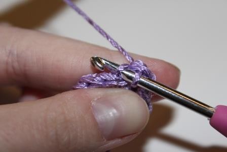 Blog-Inhaltsbild für 'Gratis Häkelanleitung für einen Mini-Handtaschenbeutel als Schlüsselanhänger'